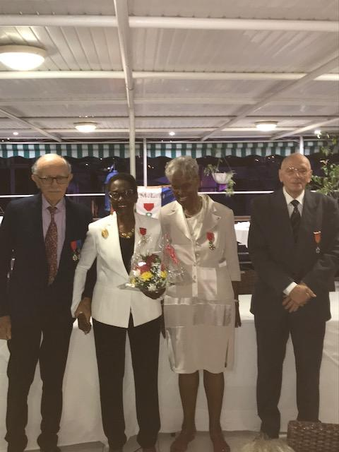 De gauche à droite, Mr Christian LEOTY son époux, Mme Eugénie-Blanche LEOTY, Mme Annie RAMIN, le Docteur Raymond MEZIN, Président de la SMLH de Martinique